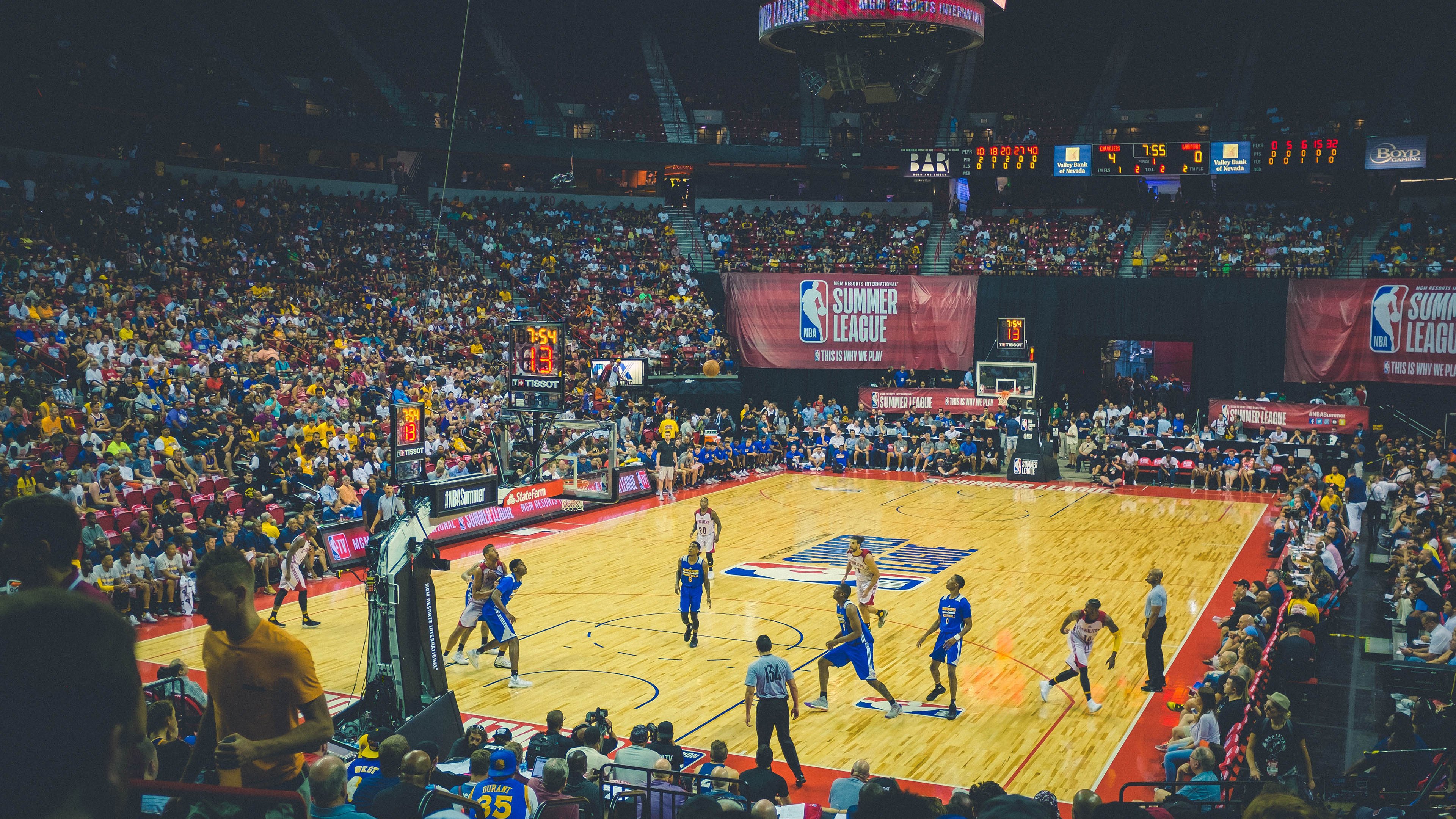 两队联赛积分榜竞争激烈,联赛积分表